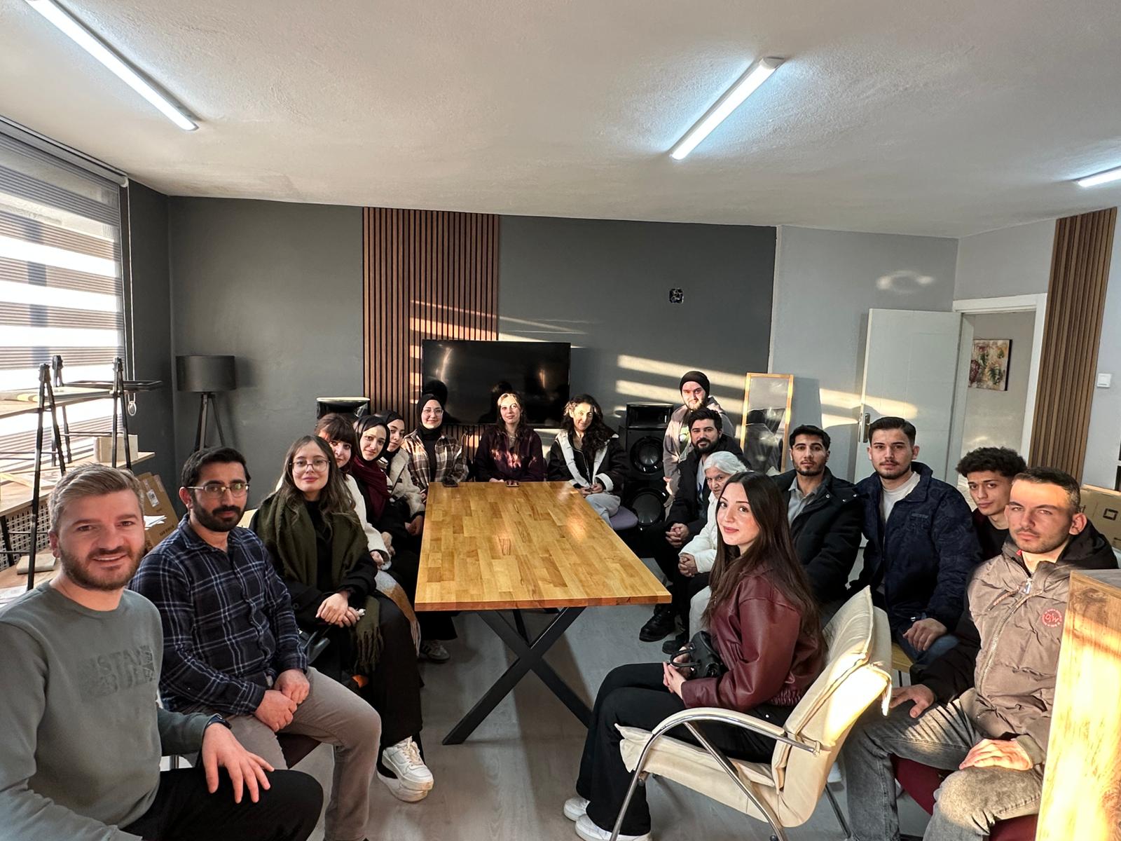 Bayburt Üniversitesi Öğrencileri Üni FM’i Ziyaret Etti
