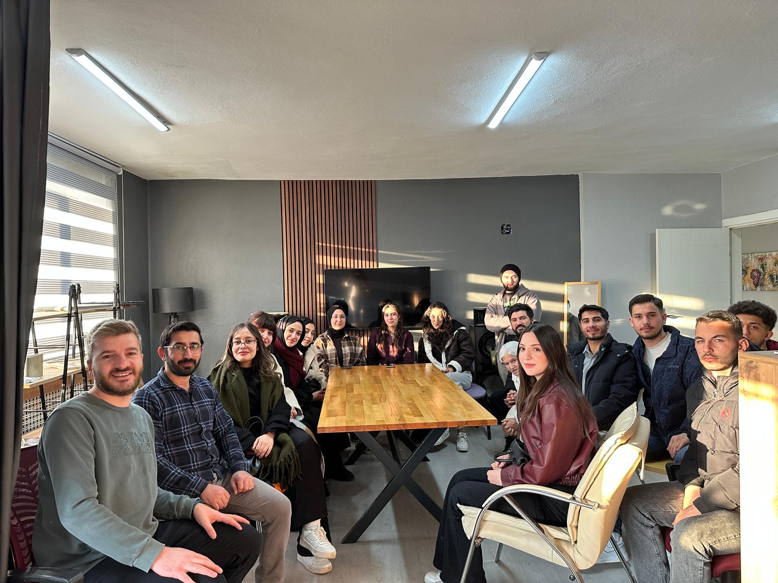 Bayburt Üniversitesi Öğrencileri Üni FM’i Ziyaret Etti