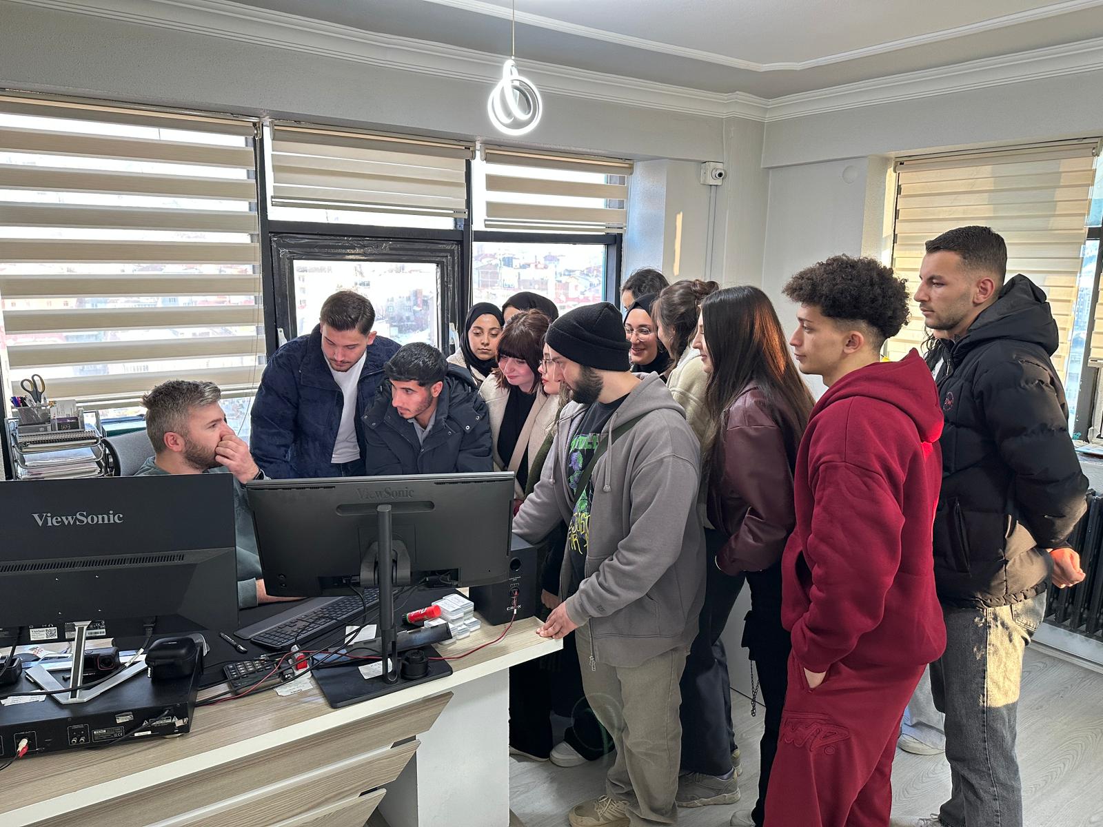 Bayburt Üniversitesi Öğrencileri Üni FM’i Ziyaret Etti