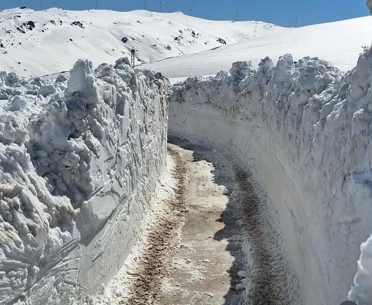 Bayburt Soğanlı Dağı’nda Kar Mesaisi: Yollar Açılıyor