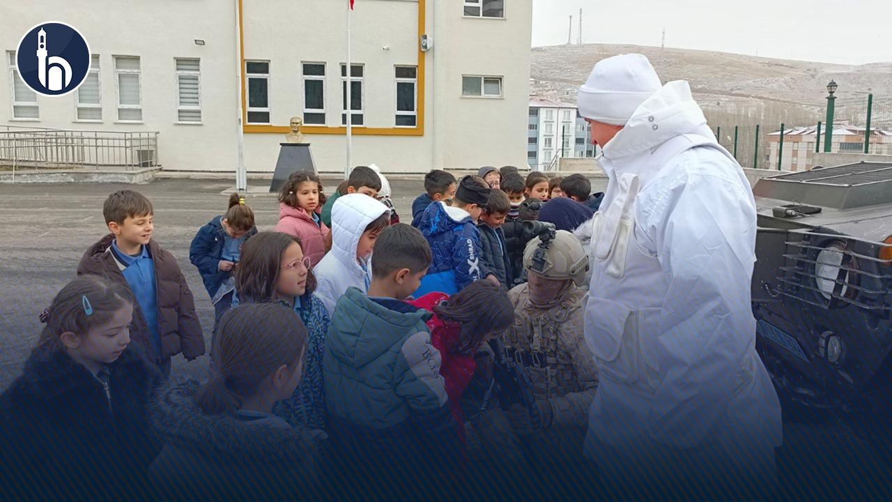 Jandarma Ekipleri, Öğrencileri Yerli ve Millî Teknolojiyle Buluşturdu