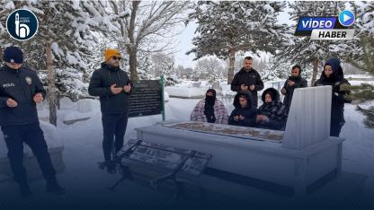 Şehit Özel Harekat Polisi Ömür Erbay Kabri Başında Dualarla Anıldı