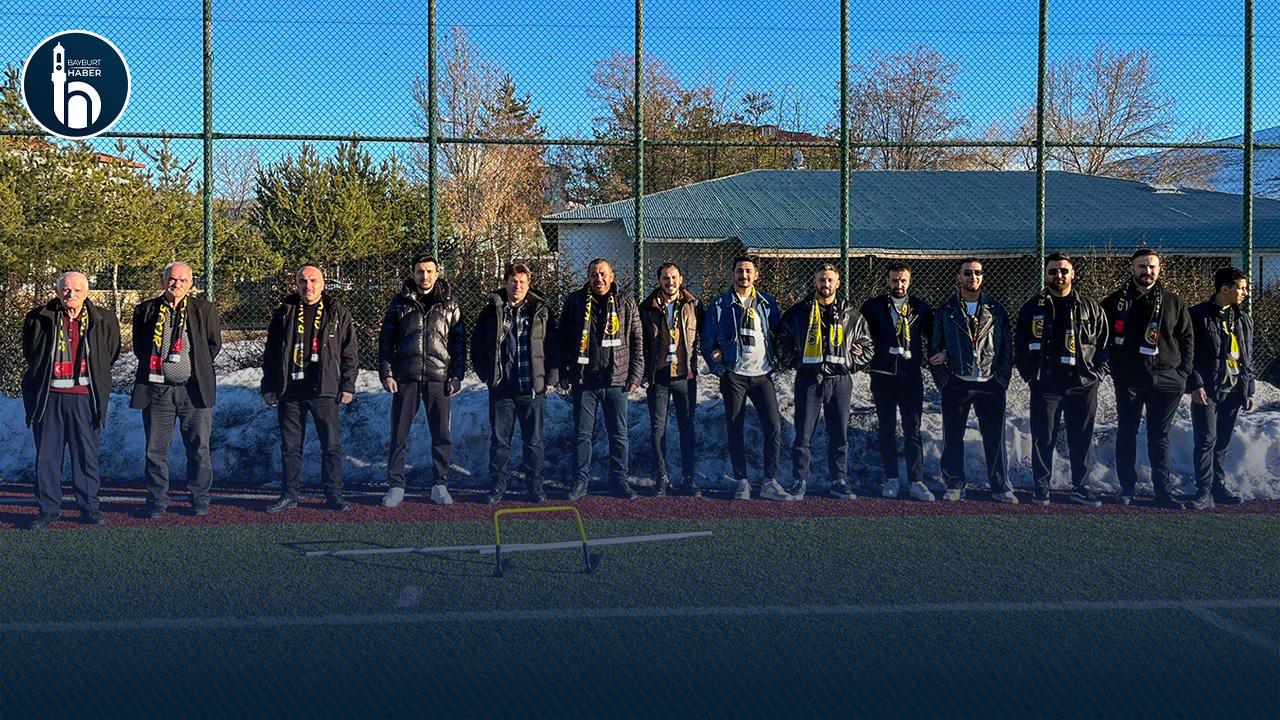 Bayburtspor’un Taraftar Grubu Monarşi’den Moral Ziyareti
