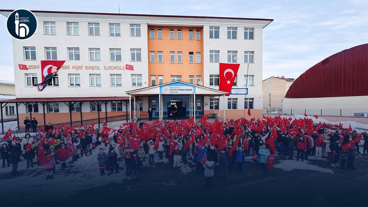 Bayburt’ta 14 Bin Öğrenci Bayrak Sevgisiyle Ders Başı Yaptı