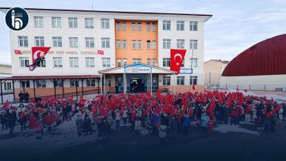 Bayburt’ta 14 Bin Öğrenci Bayrak Sevgisiyle Ders Başı Yaptı