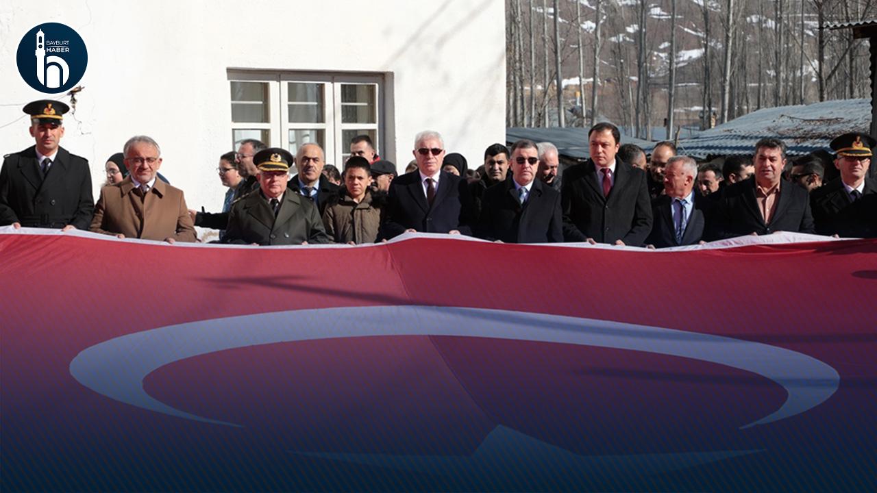 Bayburt’ta Kurtuluş Coşkusu Şehitlik Ziyaretleriyle Başladı