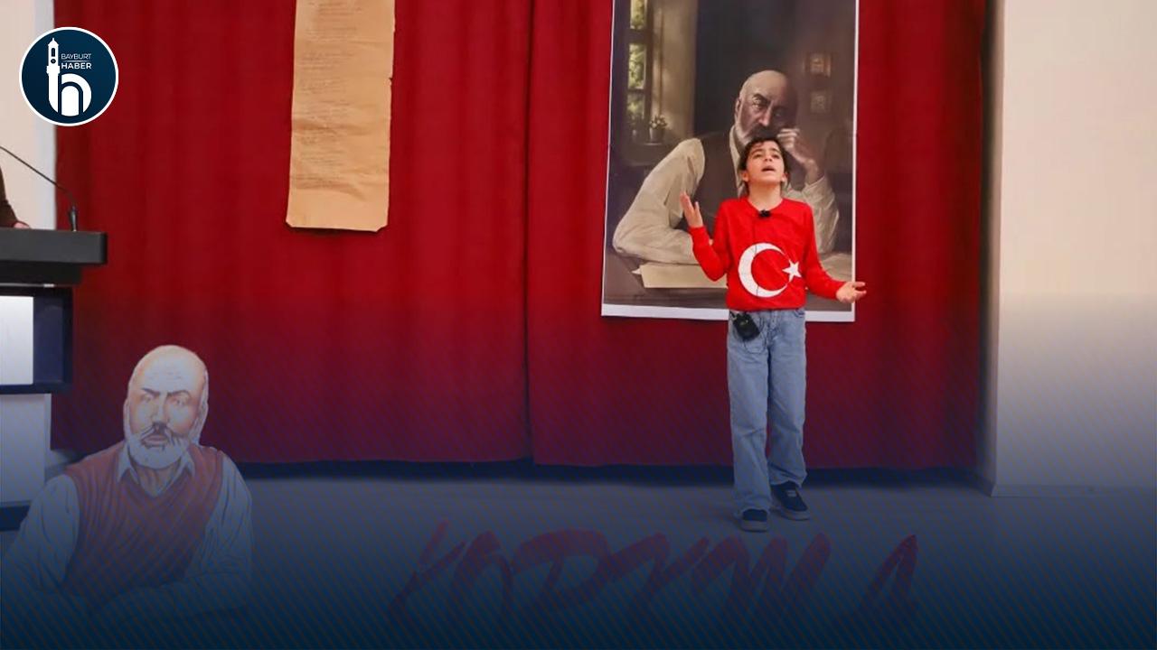 Öğrencilerden Anlamlı İstiklal Marşı Performansı