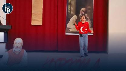 Öğrencilerden Anlamlı İstiklal Marşı Performansı
