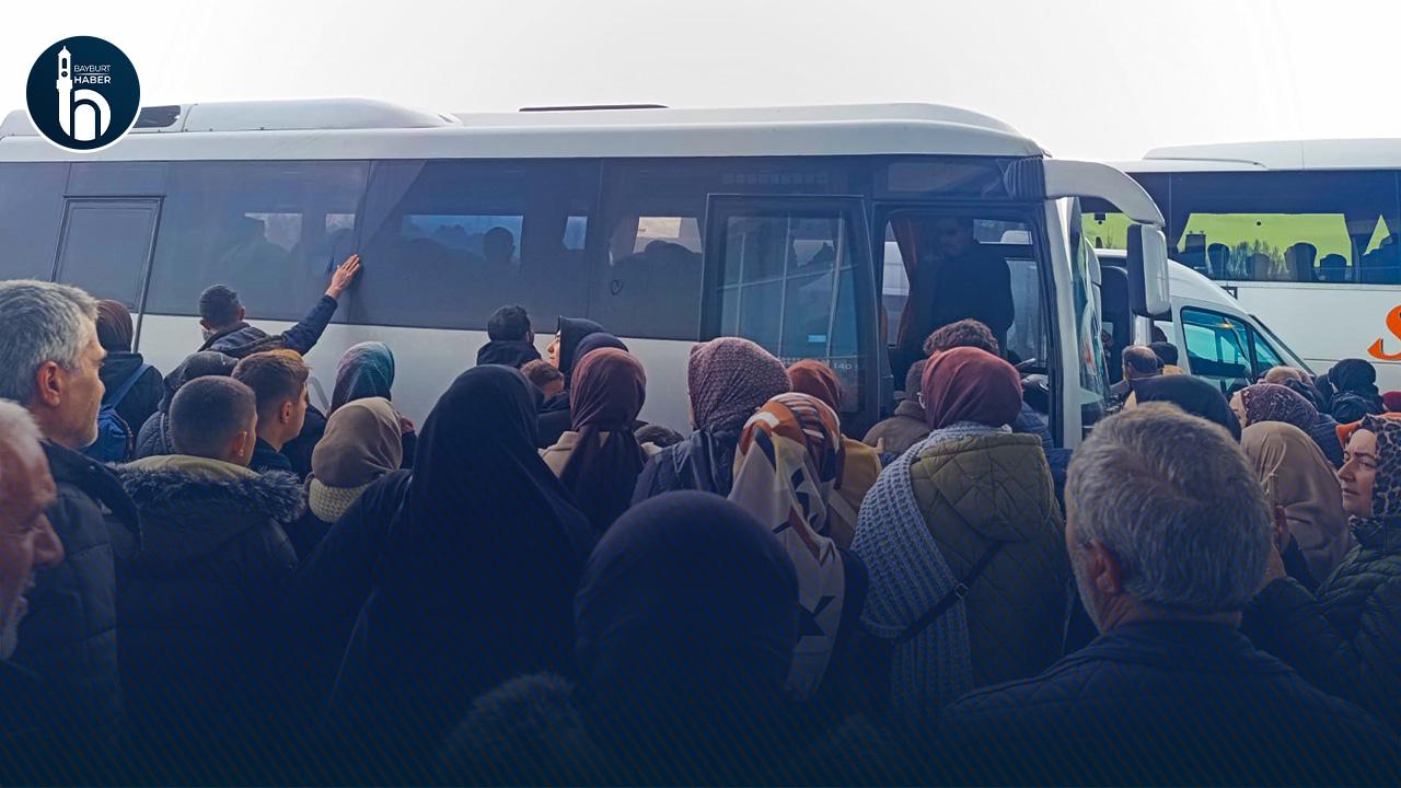 Umreciler Bayburt Otogarı’ndan Dualarla Uğurlandı