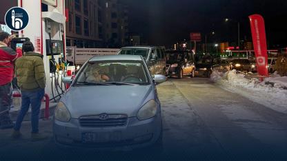 Akaryakıta Zam Beklentisi Bayburt’ta Kuyruk Oluşturdu