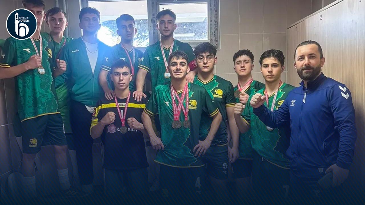 Bayburt Anadolu İHL Futsal Takımı Erzurum’da Bölge Şampiyonu