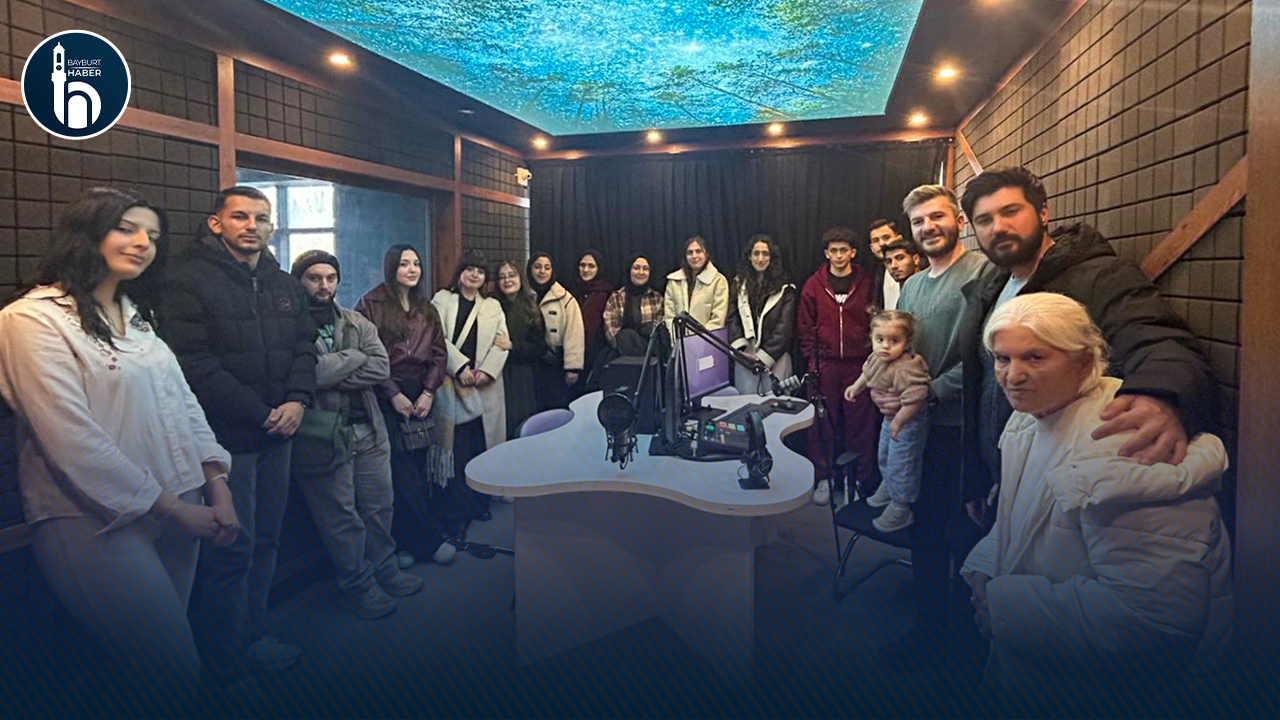 Bayburt Üniversitesi Öğrencileri Üni FM’i Ziyaret Etti