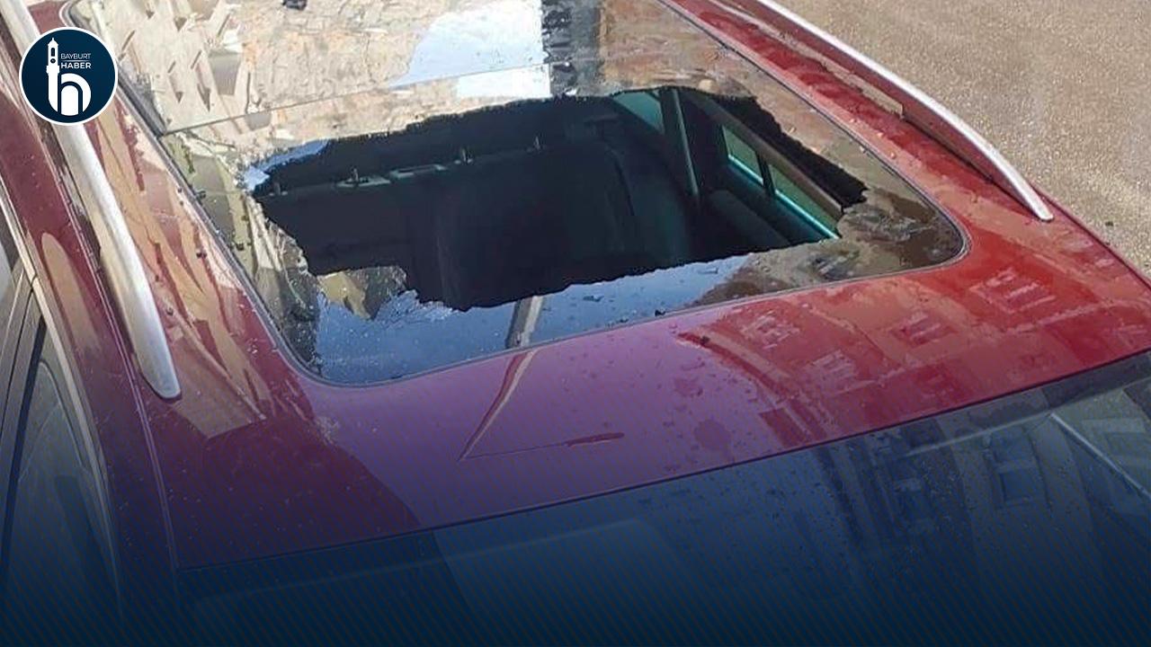 Bayburt’ta Kaleden Düşen Taş Sürücüyü Yaraladı, Yol Trafiğe Kapandı