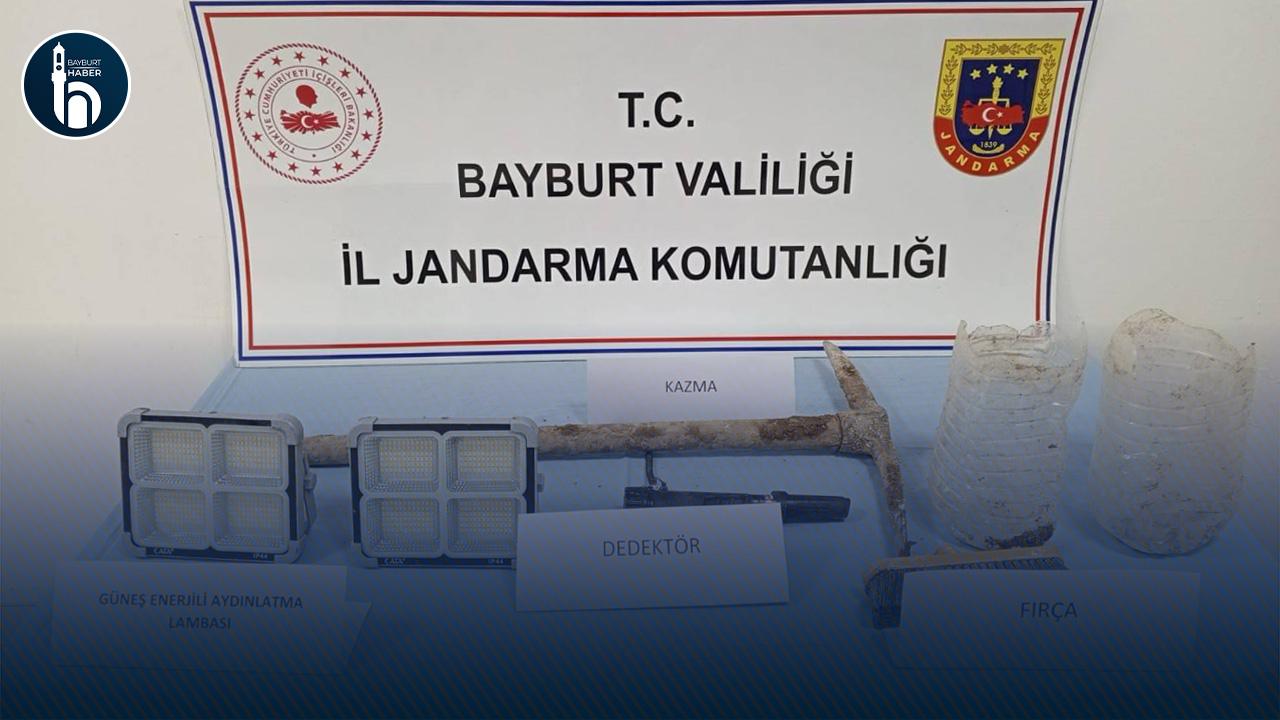 Bayburt Aydıntepe’de İzinsiz Kazı Yapan 4 Şüpheli Yakalandı