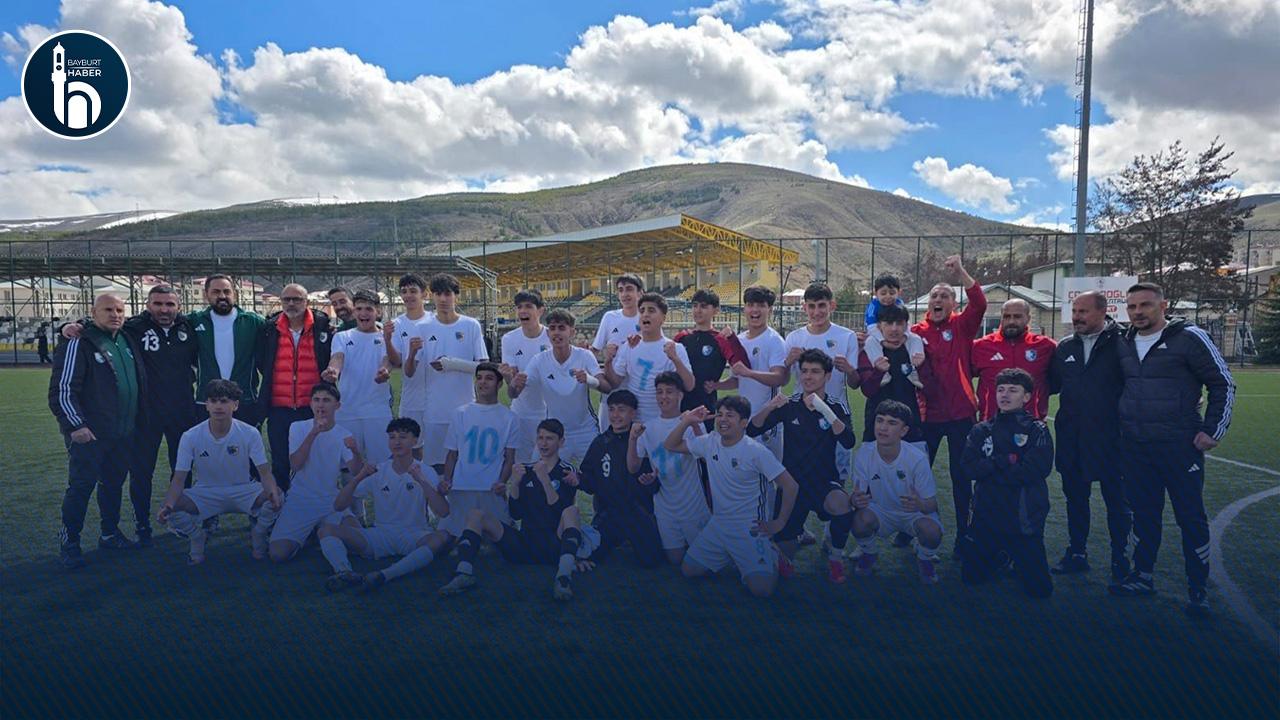 Bayburt’ta Erzurumspor Trabzonspor’u Eleyip Son 8'e Kaldı