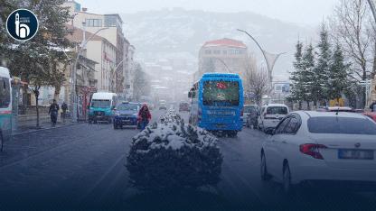 Bayburt'ta Nisan Ayında Kar Yağışı: Şehir Beyaza Büründü