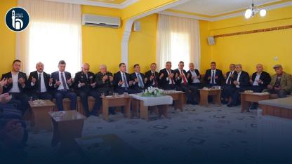 Bayburt Protokolü ve Vatandaşlar Mahalle Odasında Bayramlaştı