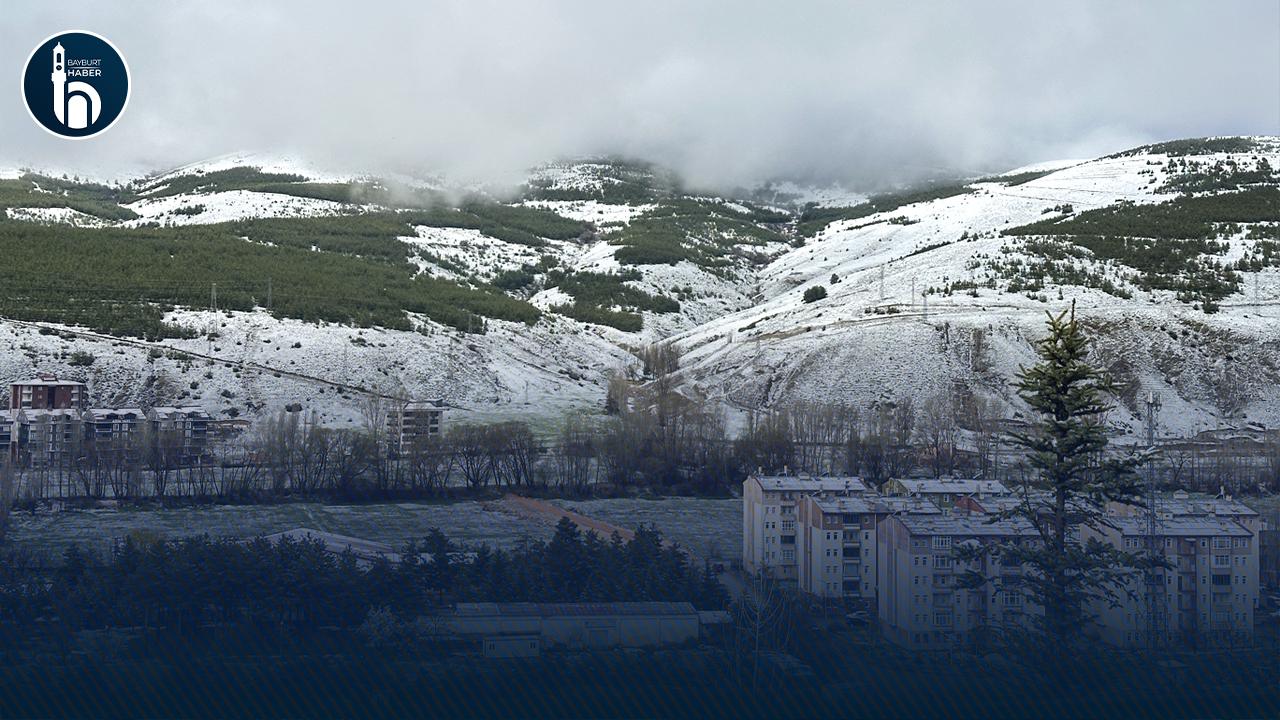 Bayburt’ta Mayıs Sürprizi: Kent Merkezi Beyaza Büründü