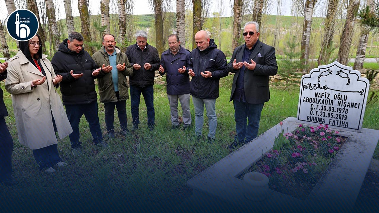 Gazeteci Abdulkadir Nişancı Bayburt'ta Kabri Başında Anıldı