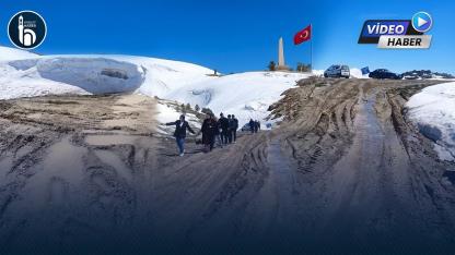 Kop Şehitliği'nde Çamur Engeli: Ziyaretçiler Mağdur!