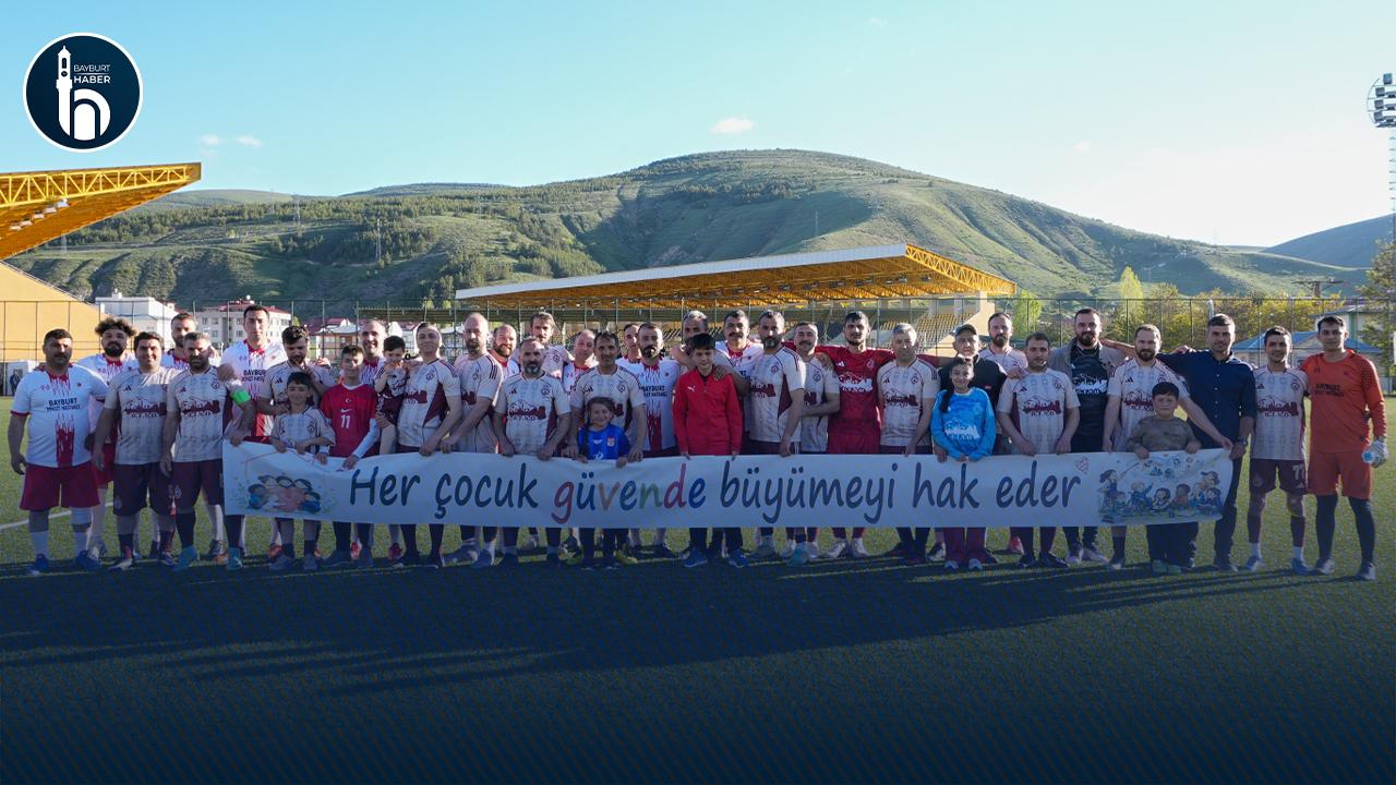 Bayburt’ta Futbol Sahasında Çocuklar İçin Anlamlı Mesaj