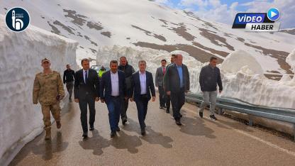 Bayburt'ta Haziran Ayında Kar Mesaisi Devam Ediyor