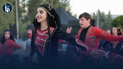 Yeni Şehir Parkı'nda 11 Ülkeden Halk Dansları Gösterisi