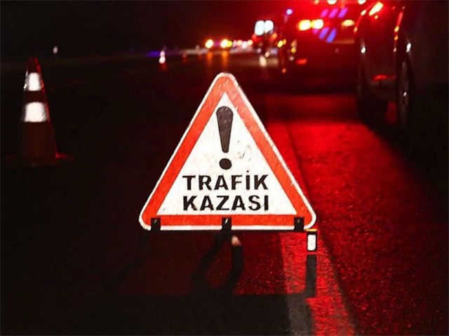 Bayburt-Erzurum Yolunda Minibüs ve Otomobil Çarpıştı: 5 Kişi Yaralandı