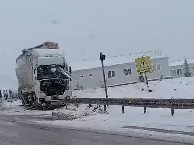 Kop Dağı’nda Araç Kaydı: 1 Yaralı