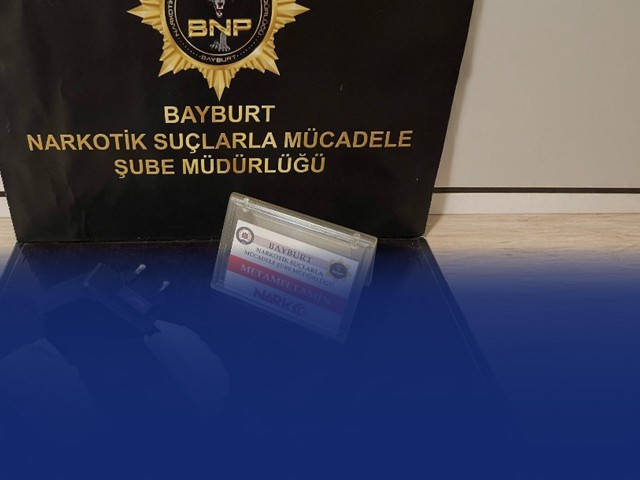 Bayburt’ta Şarj Aletinde Metamfetamin Ele Geçirildi