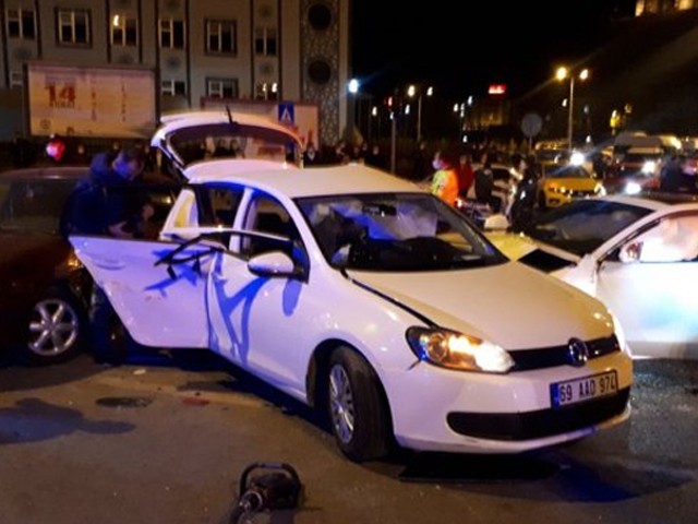 Bayburt Genç Osman Mahallesi’nde Zincirleme Kaza: 7 Yaralı