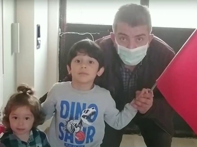 Bayburt’ta Vefa Ekibi 23 Nisan’da Miniklere Bayrak Sevinci Yaşattı