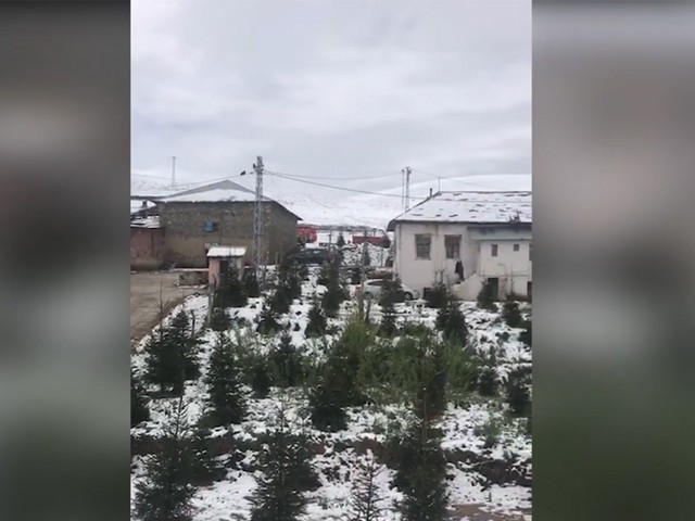 Bayburt’ta Bayramın İlk Gününde Kar Sürprizi